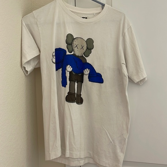 Uniqlo T-shirt - Picture 1 of 3